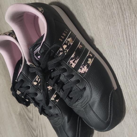 Adidas Black Samoa Floral Sneakers - Picture 5 of 10